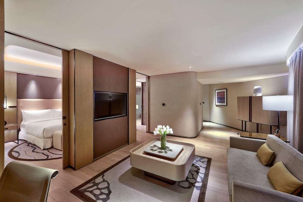 Conrad Manila 35/53