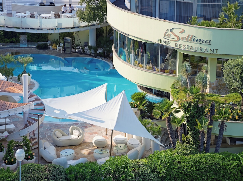 Hotel Waldorf 6/50