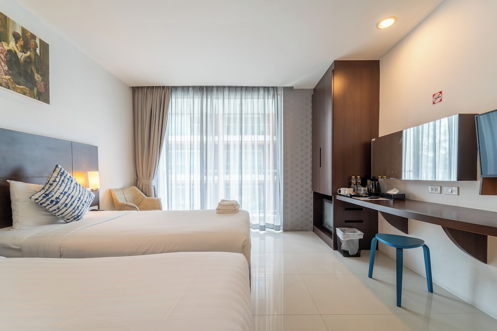 Rodina Beach Hotel 26/74