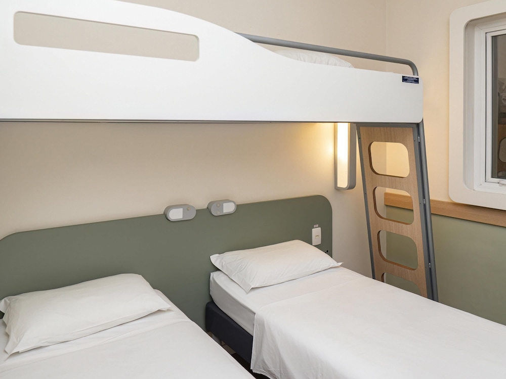 Ibis Budget Curitiba Aeroporto 25/65