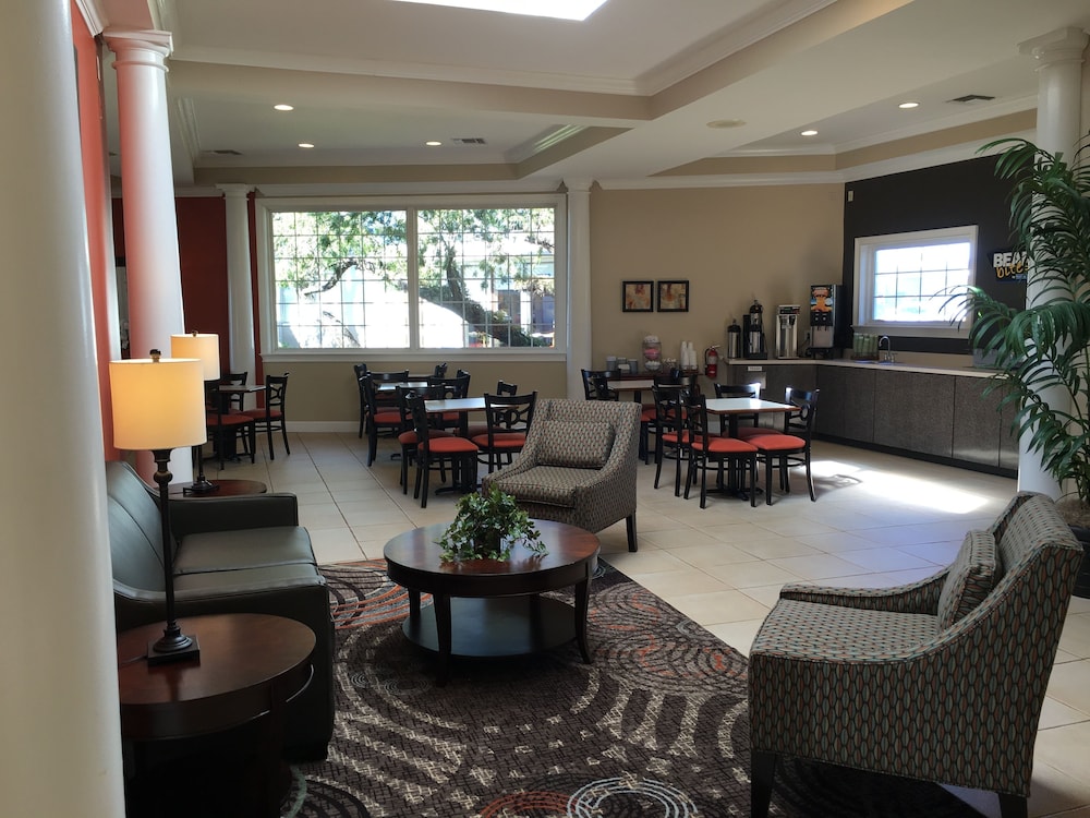Travelodge By Wyndham Lakeland 40/55