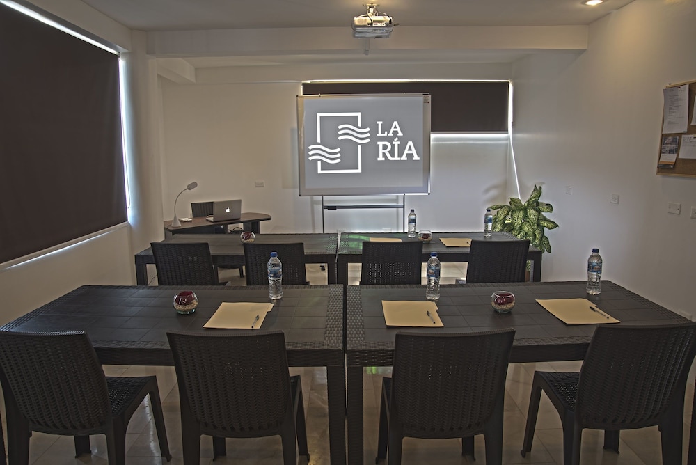 Hotel La Ria Playas 33/42