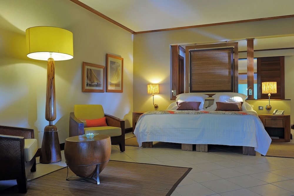 Paradis Beachcomber Golf Resort and Spa 12/65