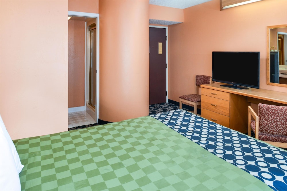 AmericInn by Wyndham Rawlins 16/31