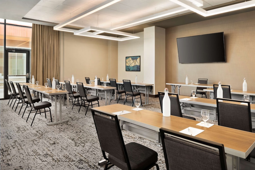 Hilton Garden Inn Milwaukee Brookfield Conference Center 49/60
