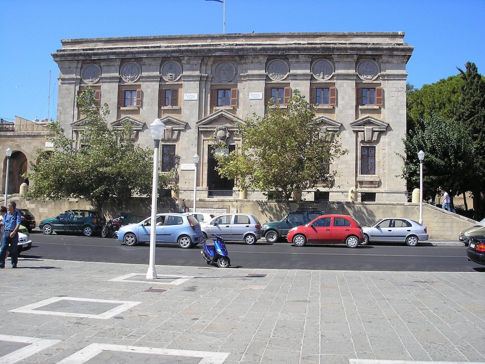 Nephele Apartments 33/50