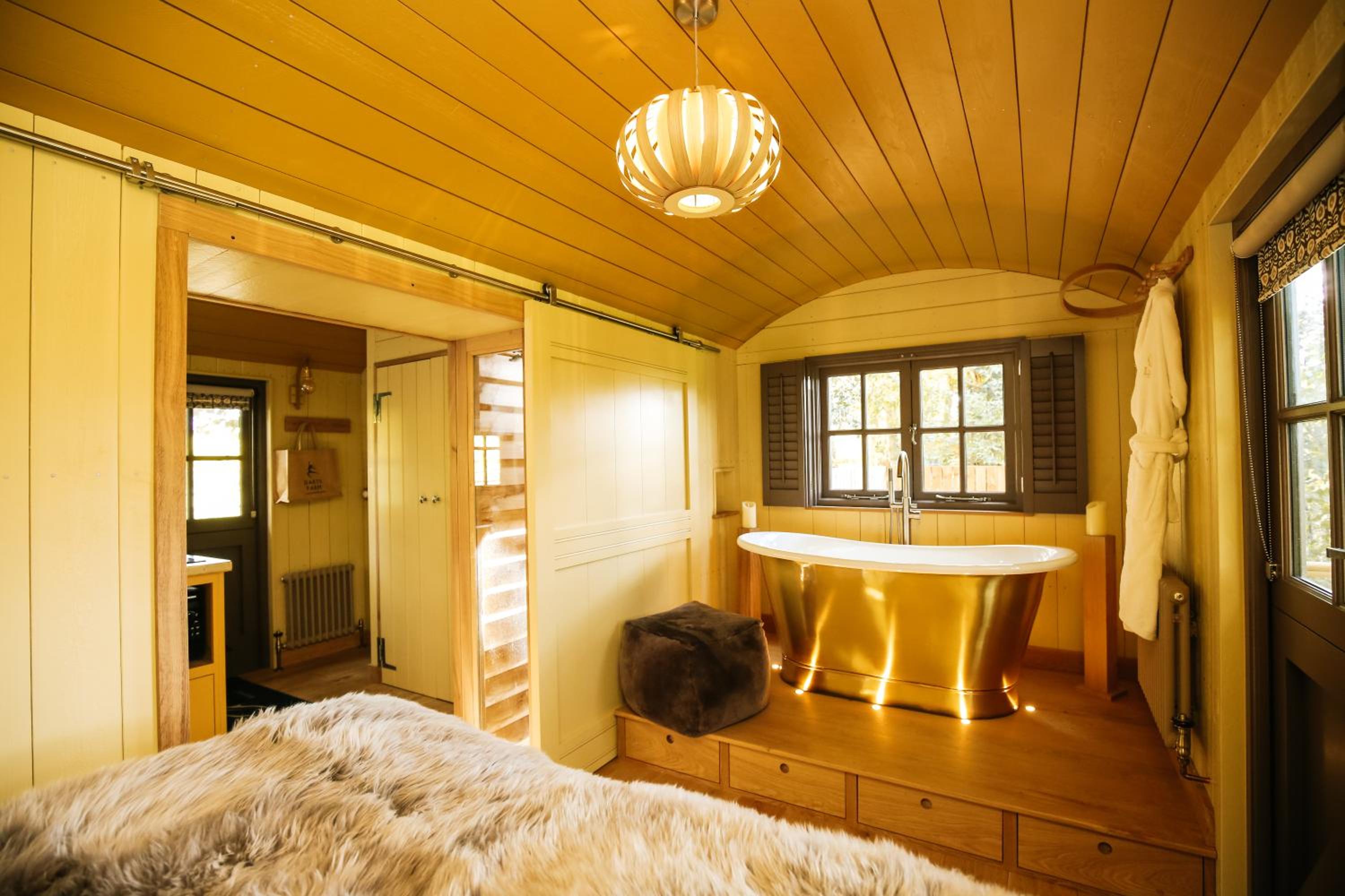 Hut, Hot Tub
