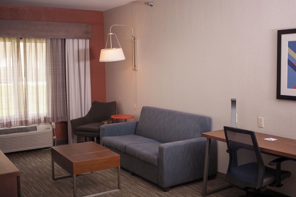 Holiday Inn Express and Suites Logan an IHG Hotel 48/71
