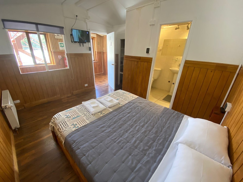 City, Queen Bed