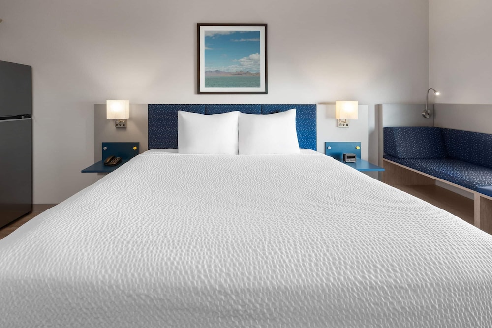 Microtel Inn & Suites by Wyndham Tooele 27/46