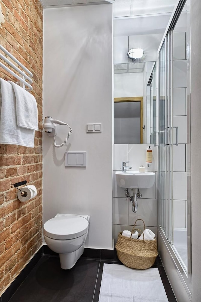 Koszary Arche Hotel 47/50