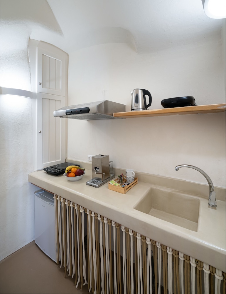 Nalas Cave Suite - Adults Only 40/50