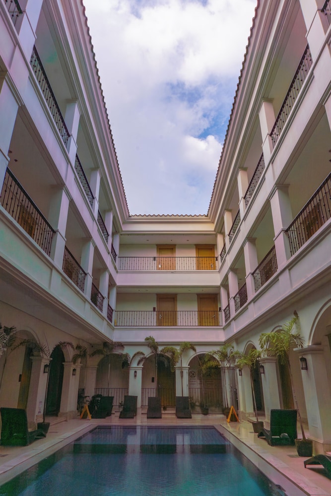Boracay Sands Hotel 71/74