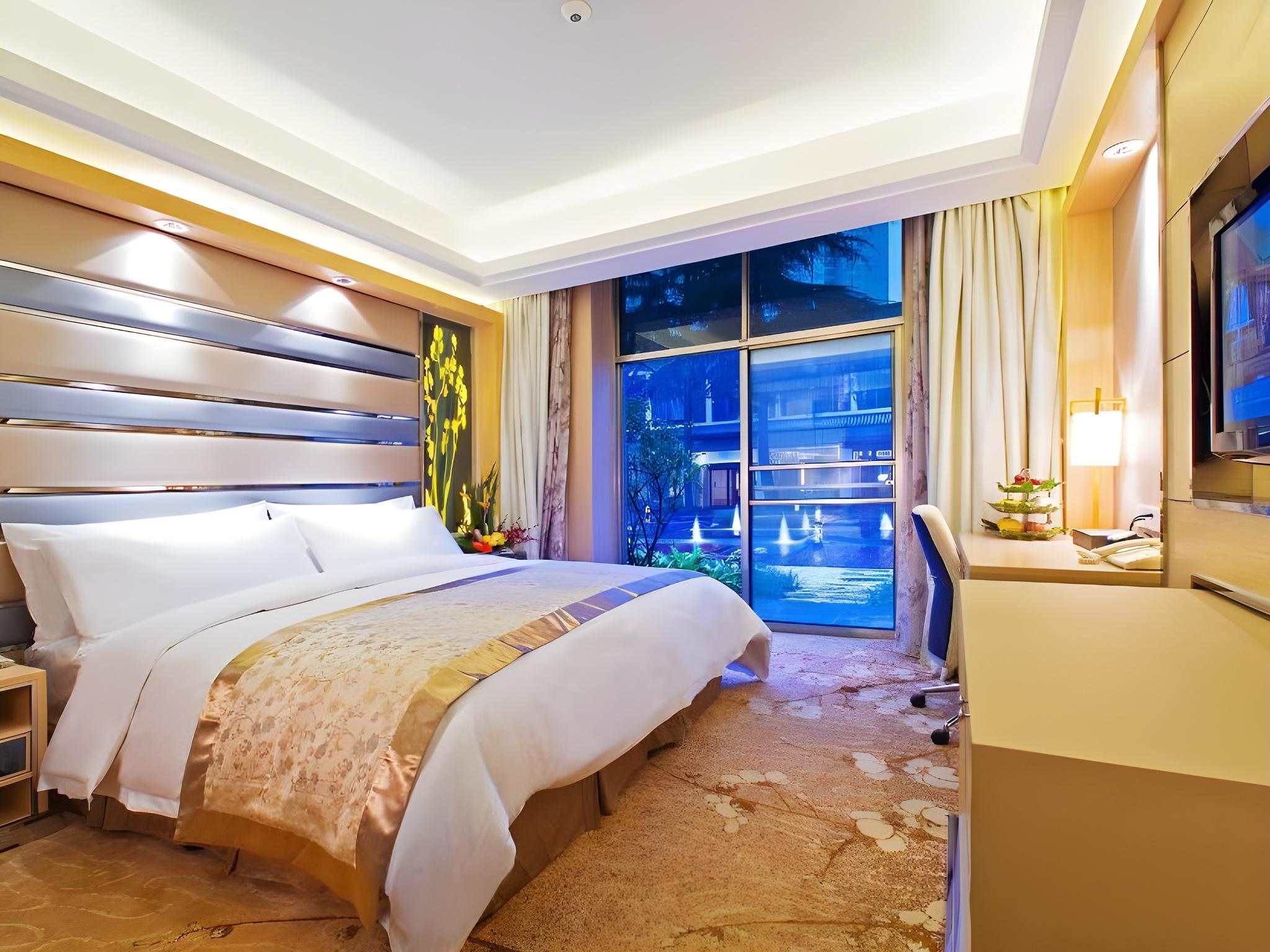 Garden, Courtyard, Queen Bed