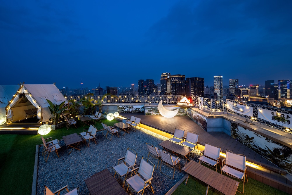 Dorsett Grand Chengdu 56/59