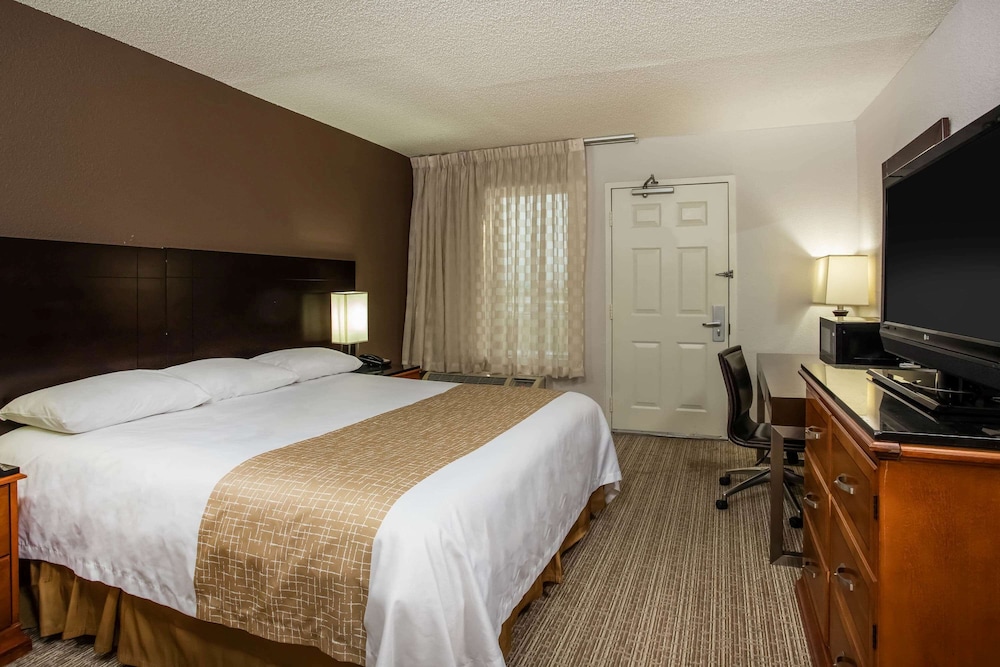 Travelodge By Wyndham Fort Wayne North 4/38