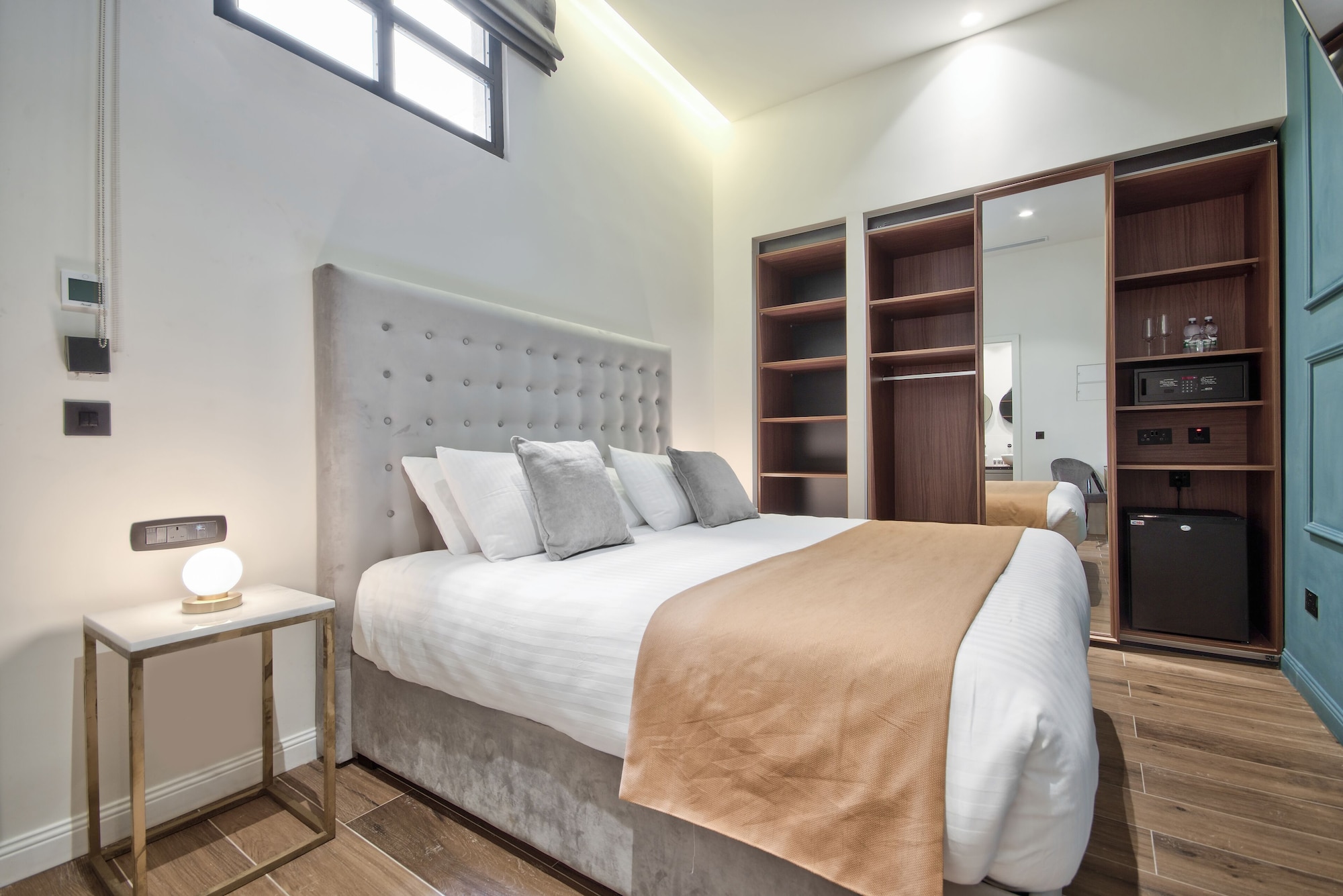 DELUXE, QUEEN BED