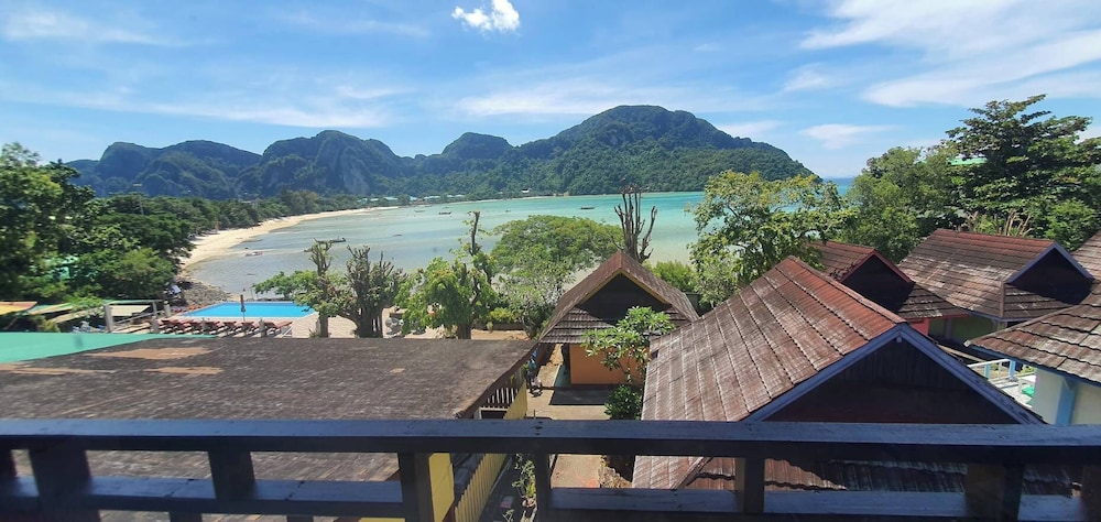 Phi Phi Viewpoint Resort 54/65