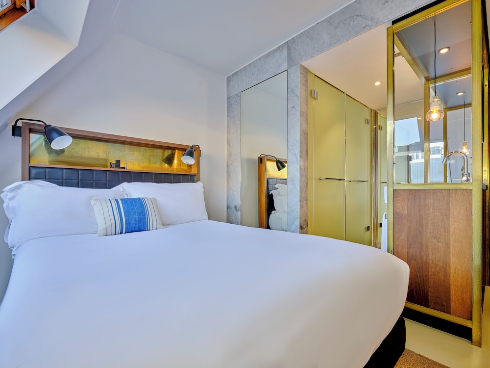 CLASSIC, QUEEN BED