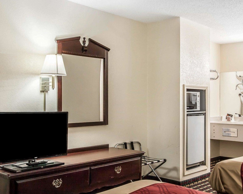Econo Lodge Inn & Suites Tuscaloosa I-20 36/37