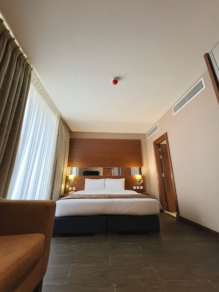 7th Star Hotel Suites 10/28