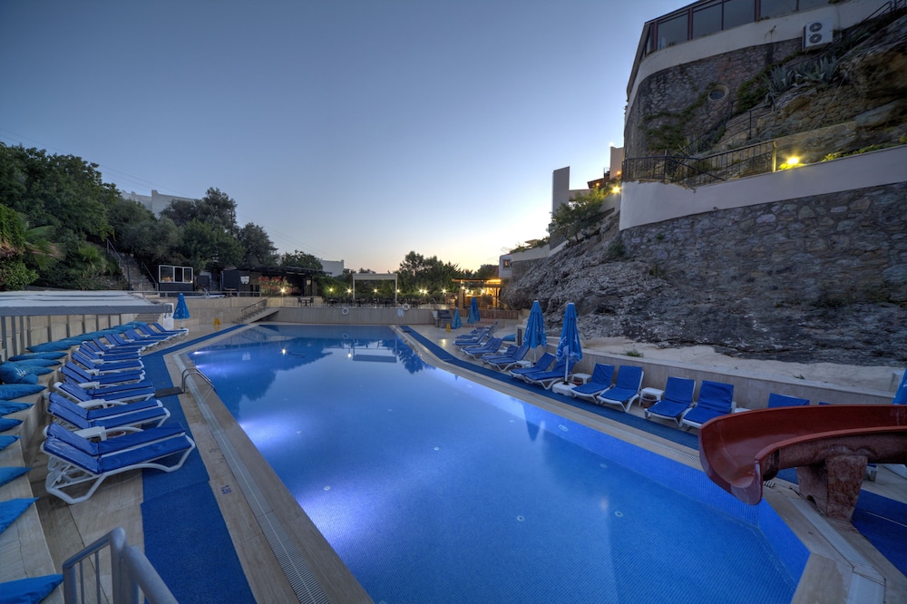 Golden Age Crystal Bodrum 24/50