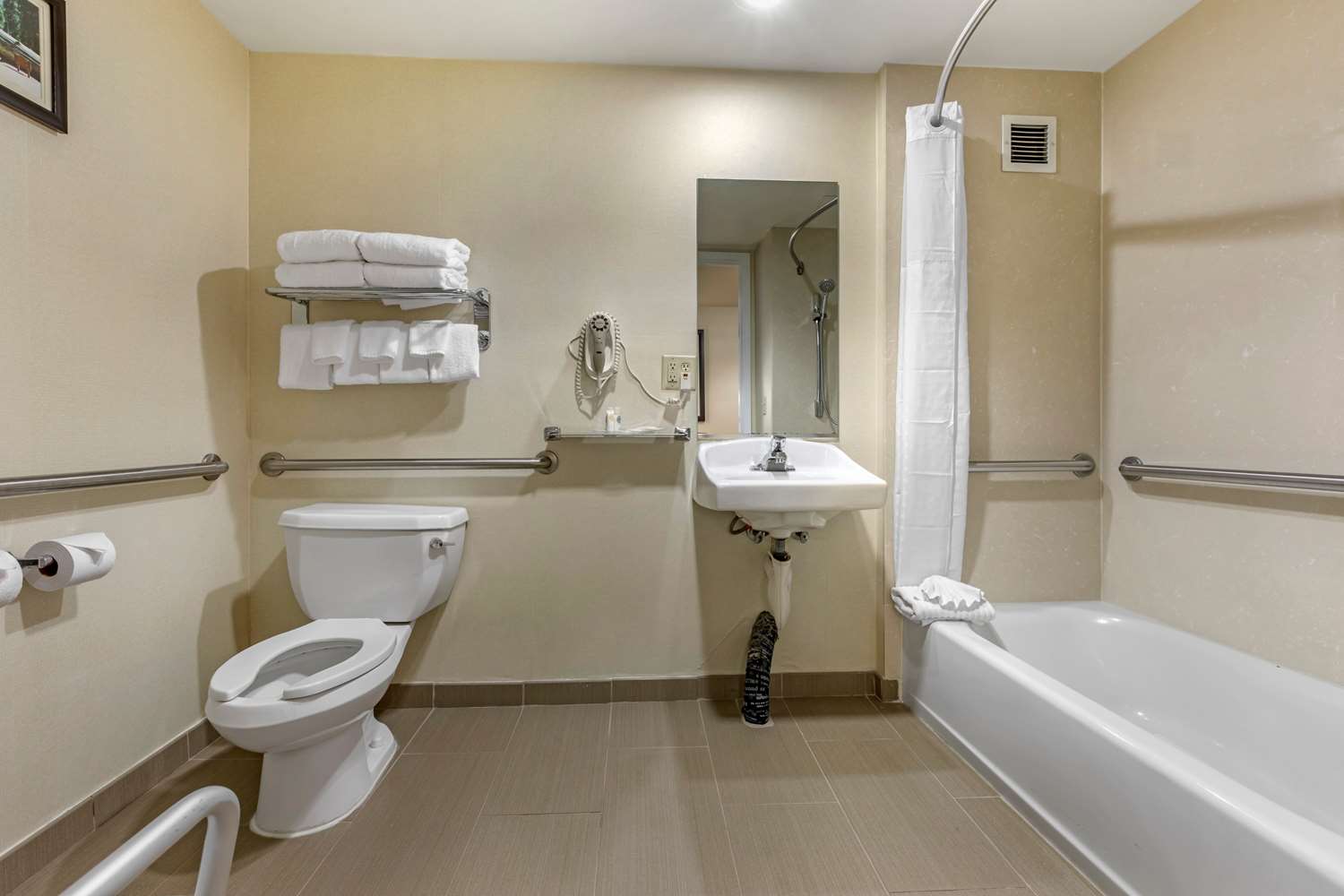Comfort Suites Visalia - Convention Center 40/41