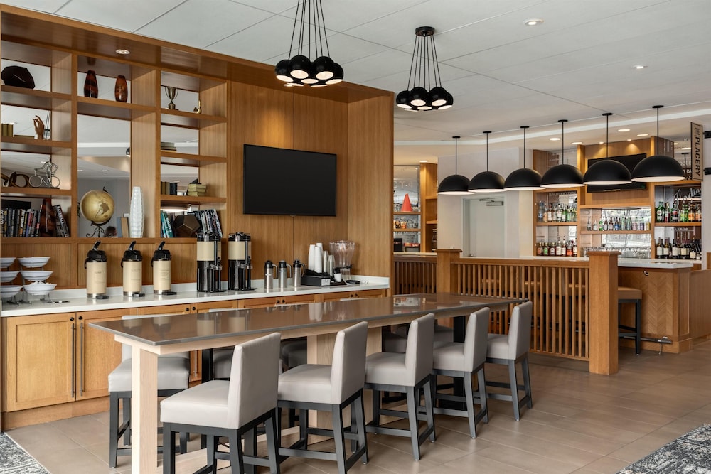 Hyatt Place Bloomington 45/64
