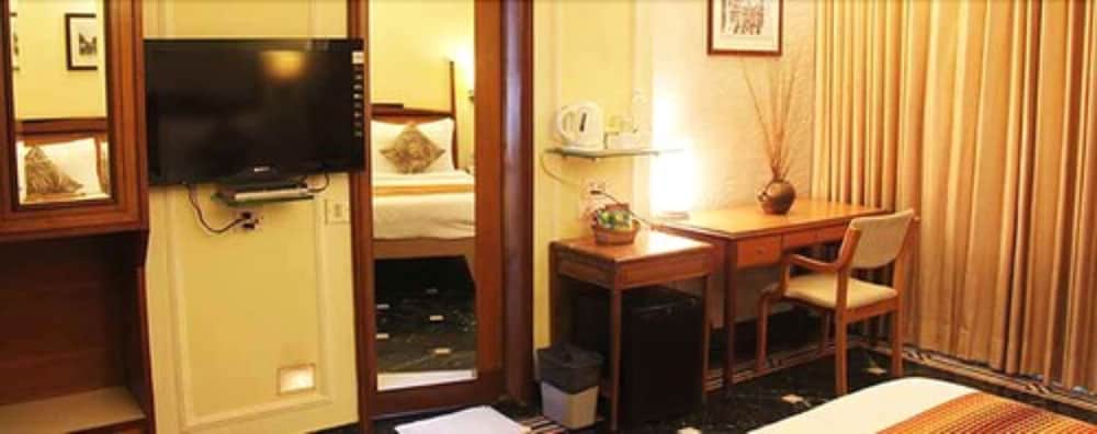Hiltop Hotel 32/56