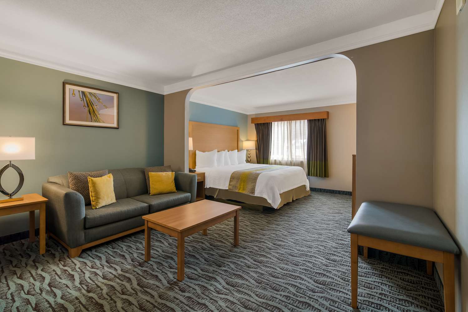 Best Western Plus Executive Court Inn & Conference Center 17/73
