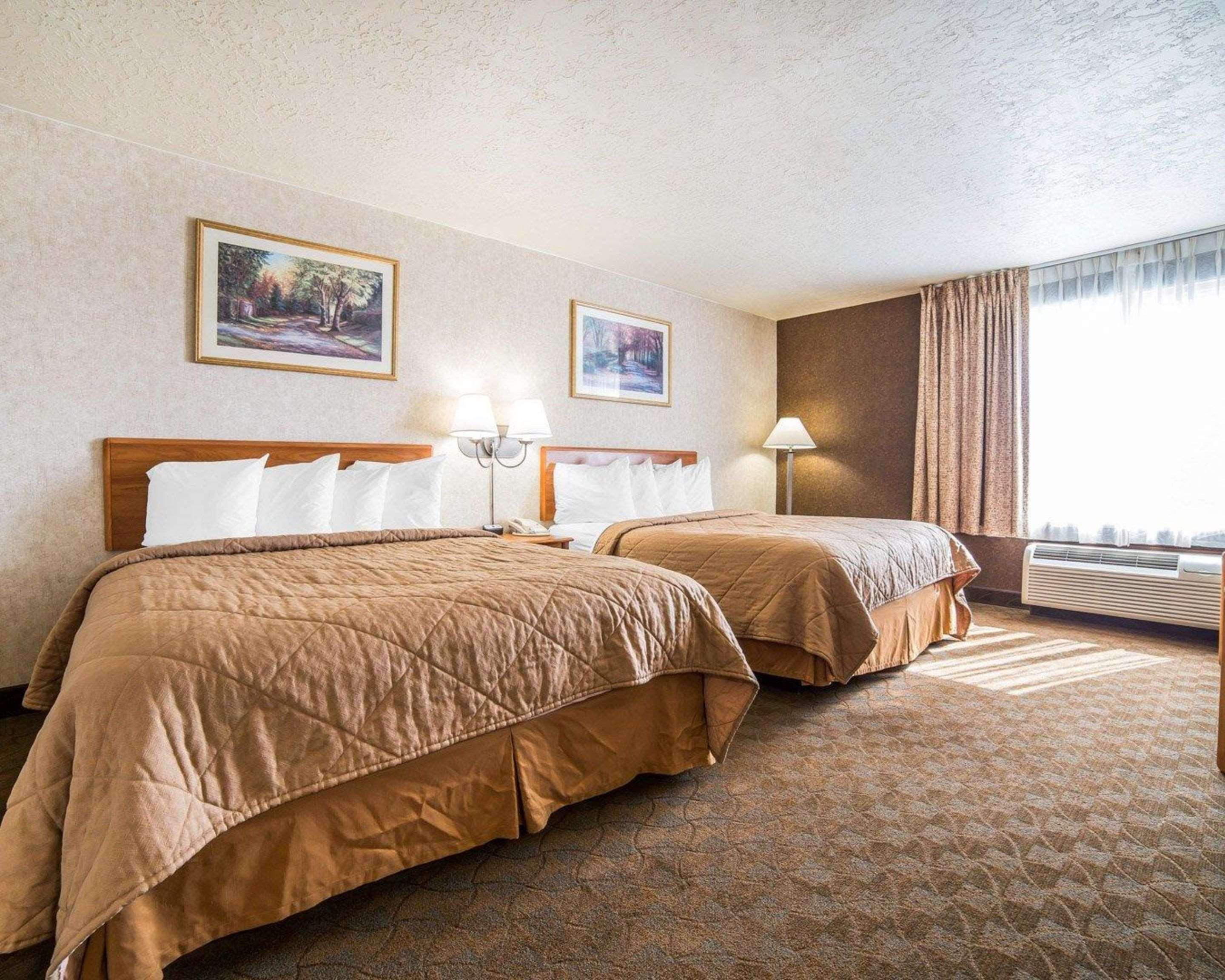 BUSINESS, 2 QUEEN BEDS