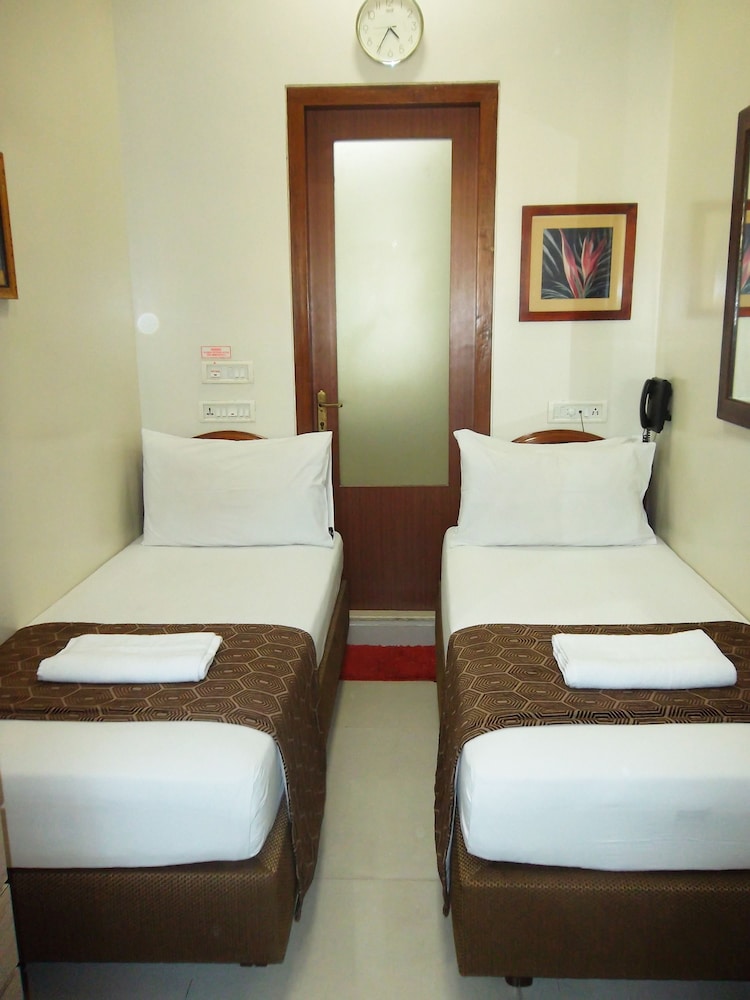 Hotel Elphinstone Annexe 12/53