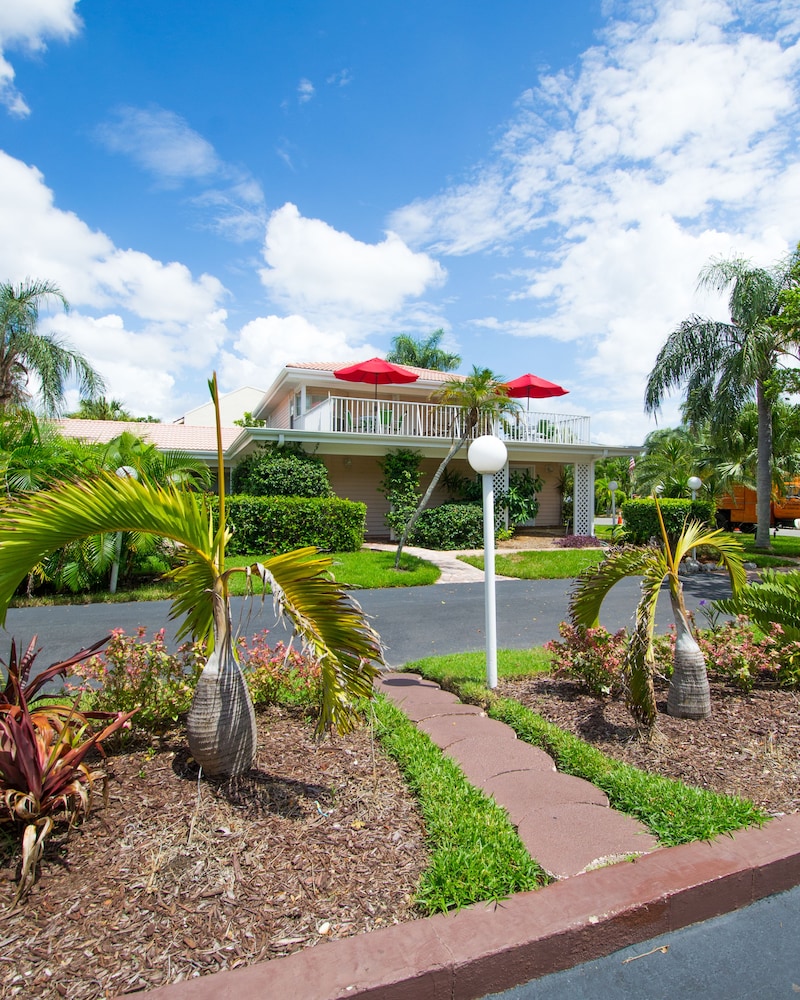 Tropical Beach Resorts 69/79