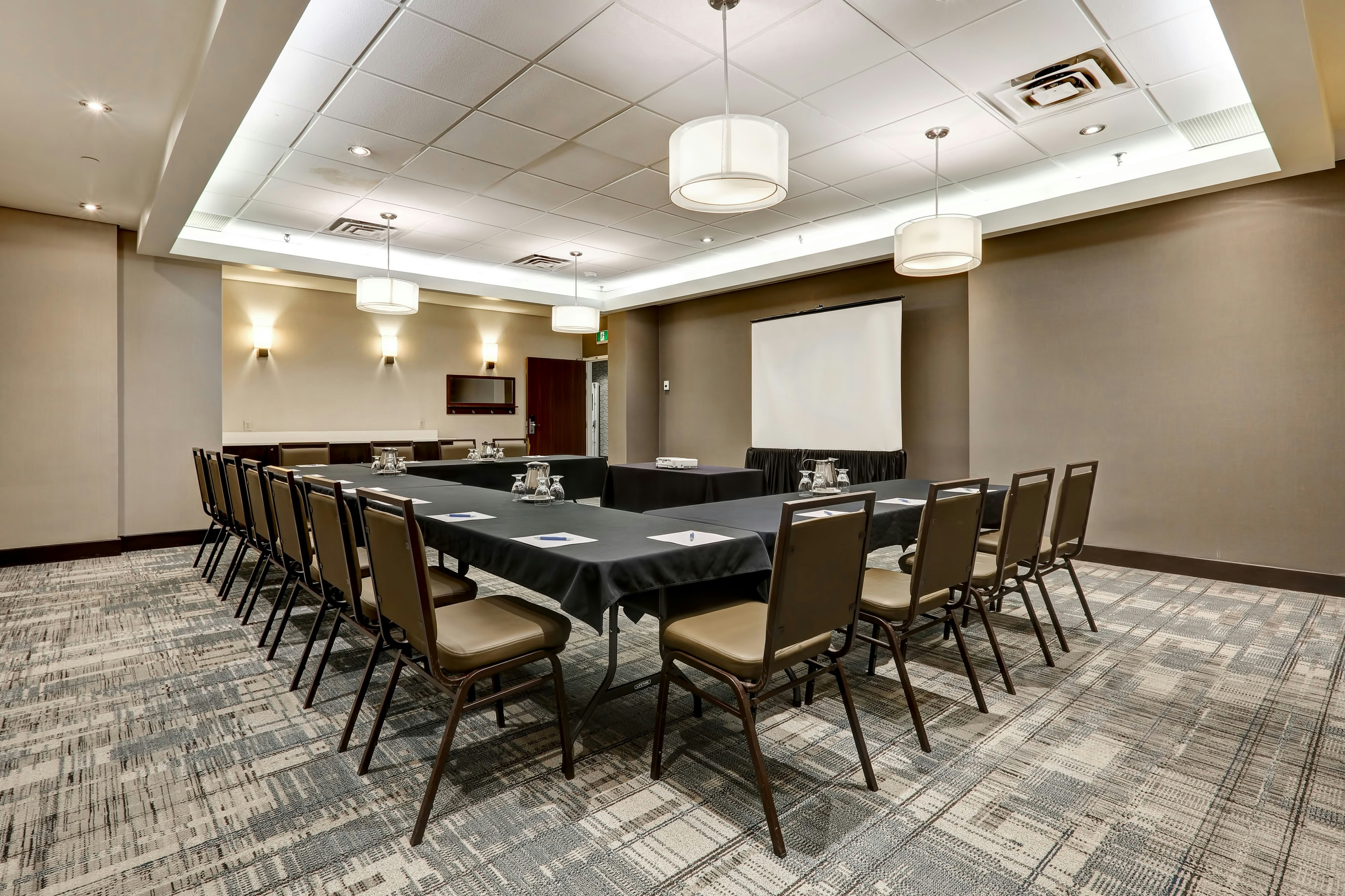 Four Points By Sheraton Toronto Mississauga 12/18