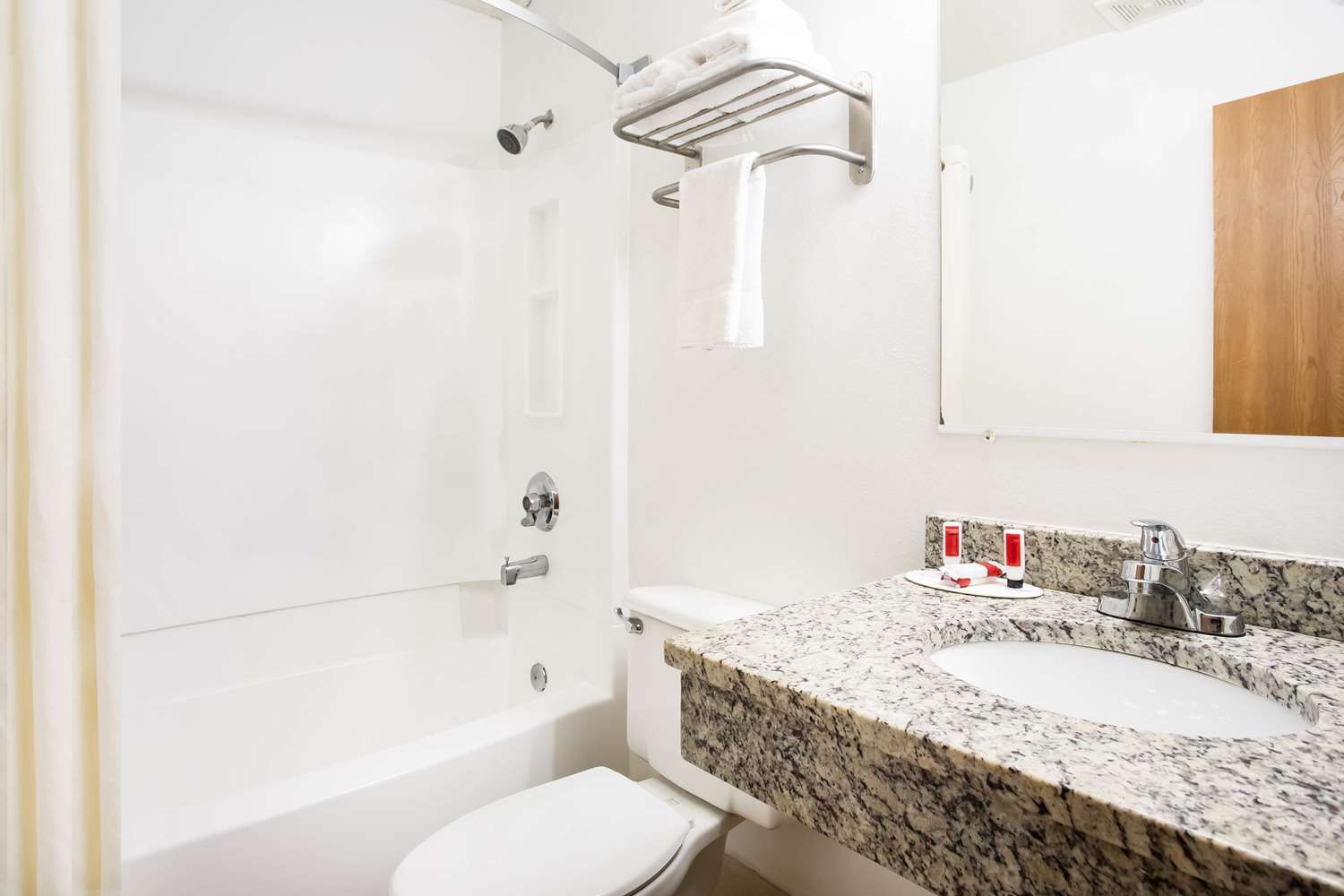 Super 8 by Wyndham Chester/Richmond Area 21/21