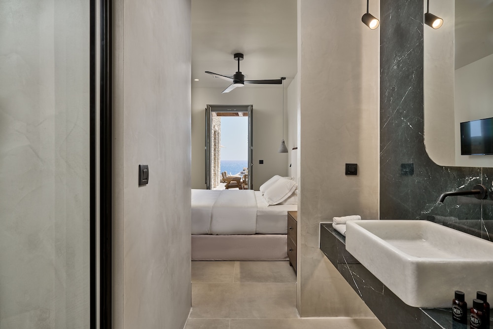 Ios Grand Pool Suites 47/50