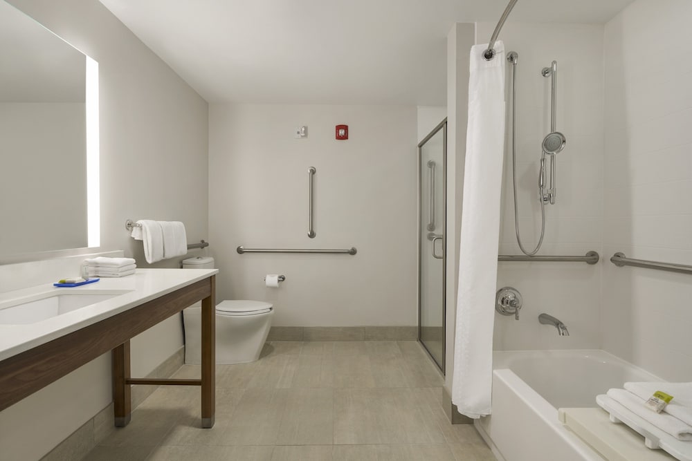 Holiday Inn Express & Suites Charleston - Mount Pleasant 10/37