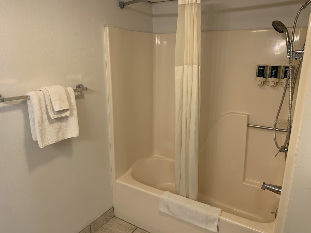 Baymont by Wyndham Petoskey 48/51