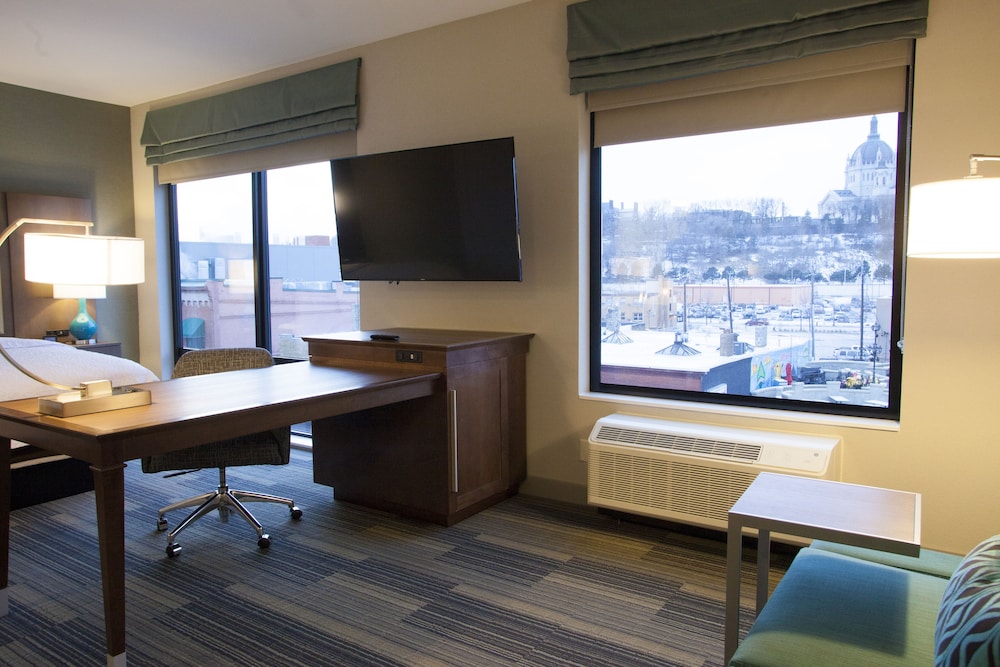 Hampton Inn Suites St Paul Downtown 36/70