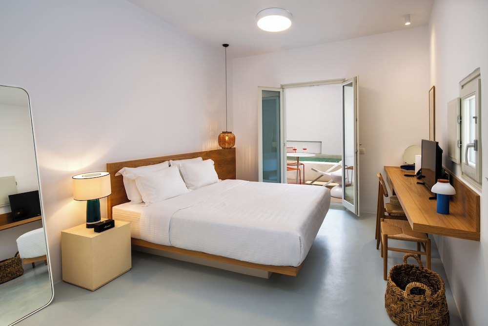 Suite, King Bed, Private Pool