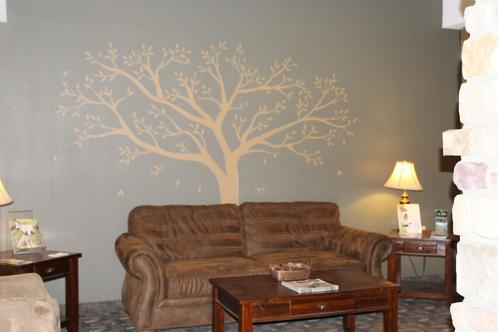 CRYSTAL SPRINGS INN AND SUITES 32/39