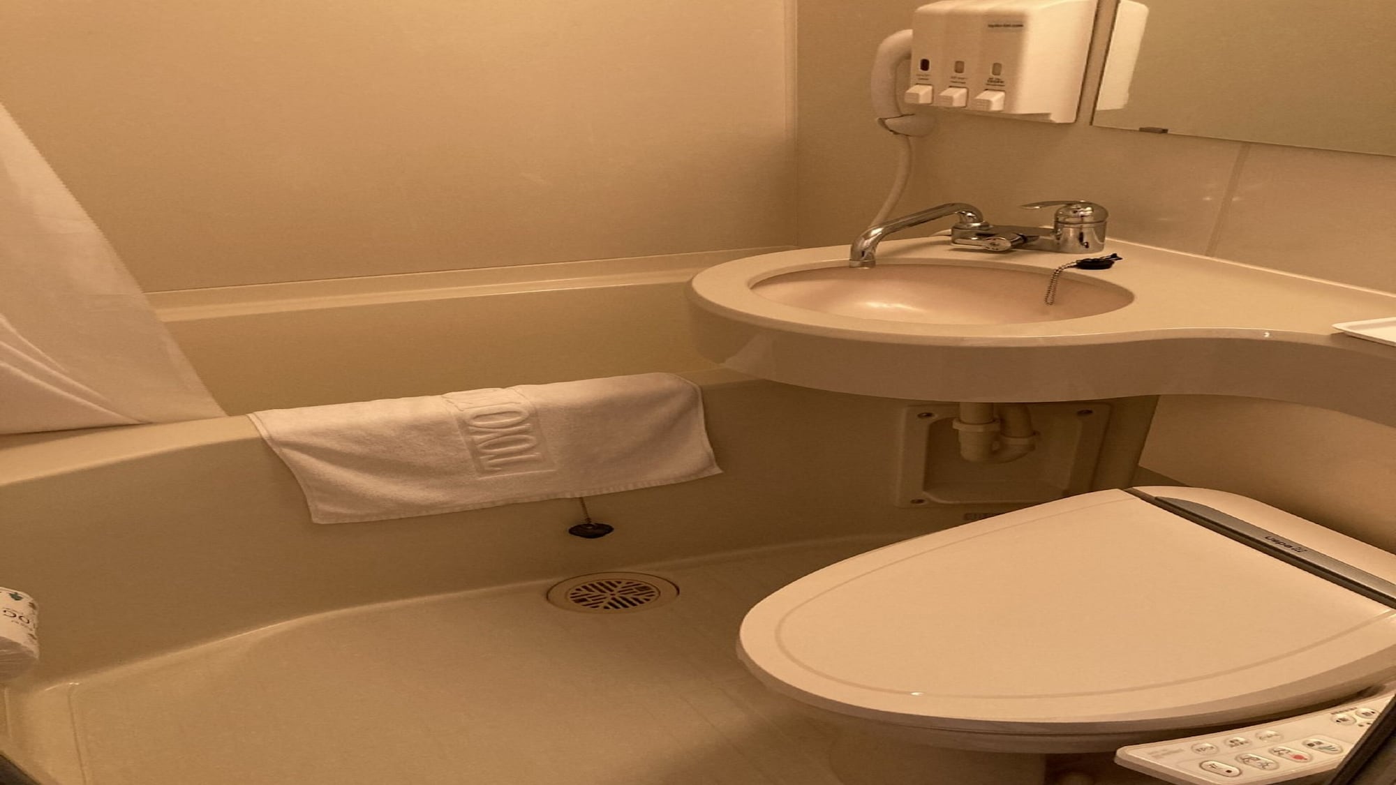 غرفة قياسية بسريرين منفصلين، Toyoko Inn Tokyo Shinjuku Kabukicho 6/7