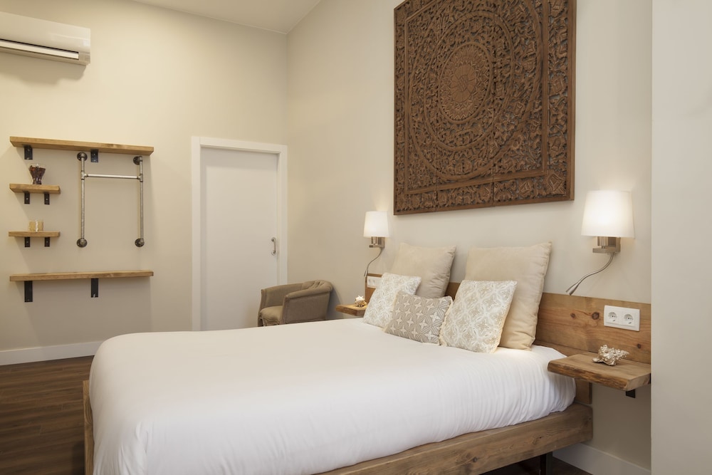 HOTEL RADHA 10/39
