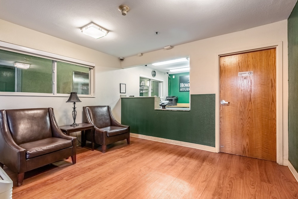 Hometowne Studios By Red Roof Phoenix West 23/36