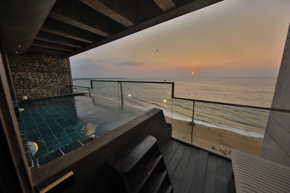 Pledgescape Negombo 26/50