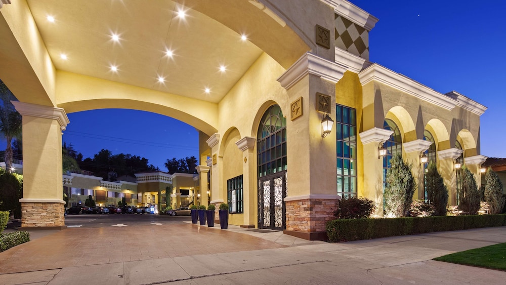 Best Western Woodland Hills Inn 12/37