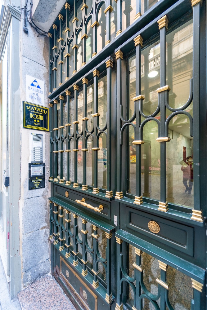 Matheu Hostal 2/52