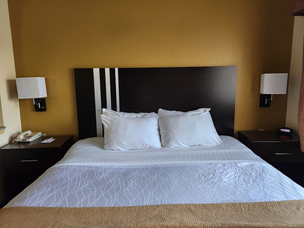 Days Inn & Suites by Wyndham Sam Houston Tollway photo2