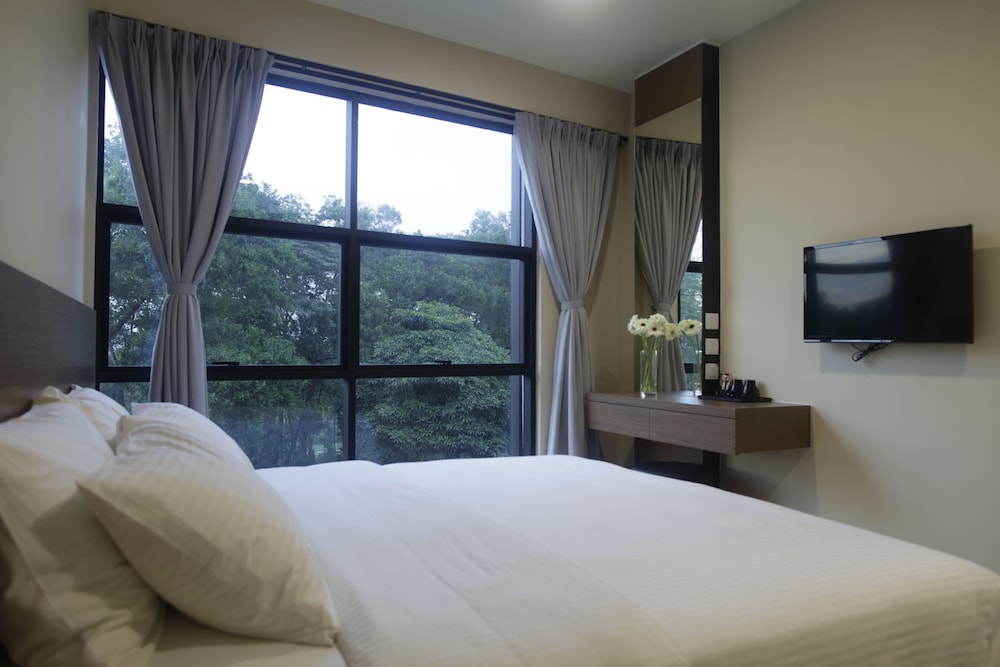 I Am Jazz Boutique Hotel 5/23