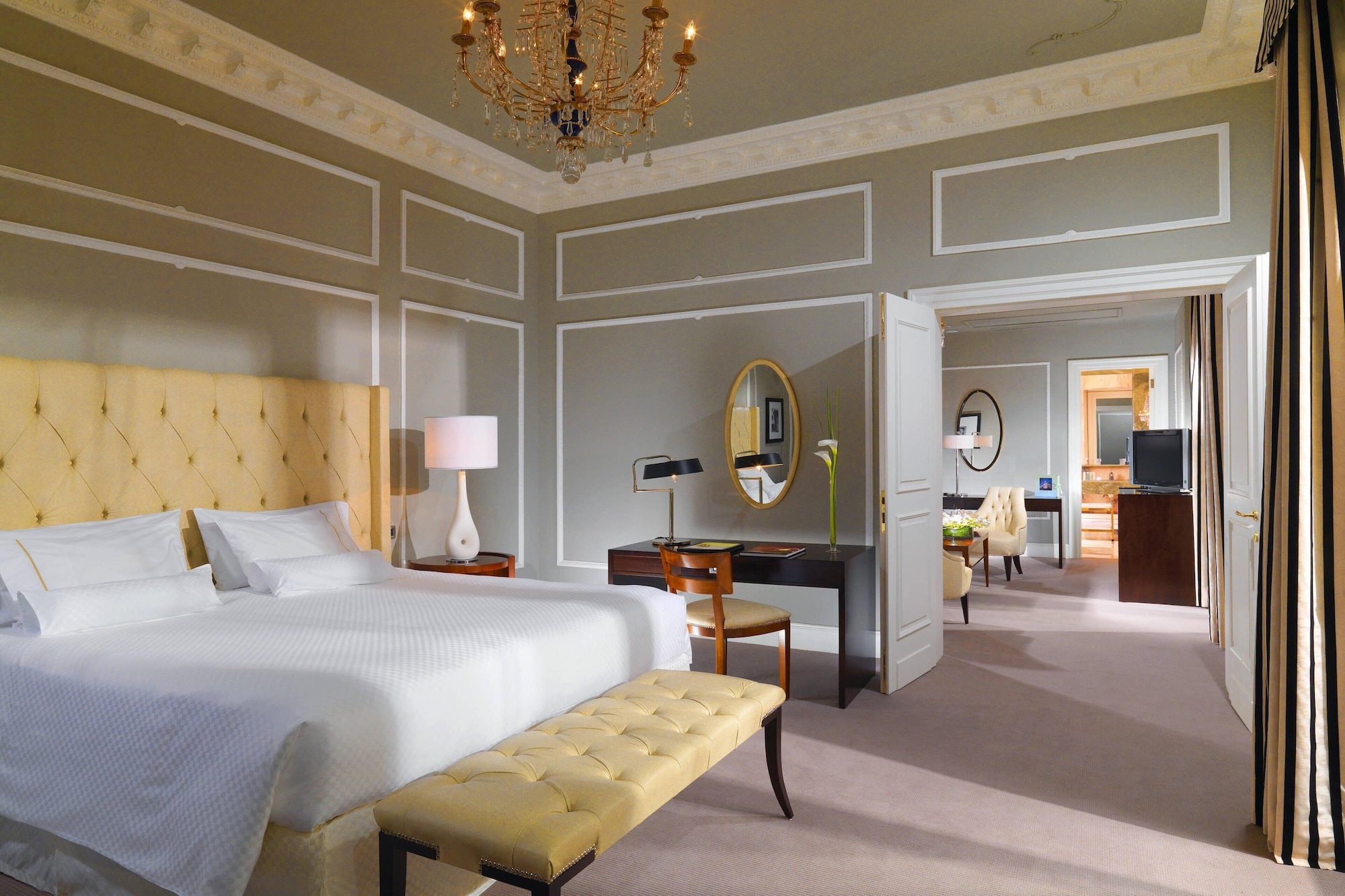 غرفة غراند بسرير كينج للمدخنين، The Westin Excelsior Roma 4/7